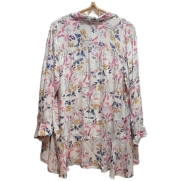 ⭐️Chelsea & Theodore floral top size 2X - Picture 4 of 4